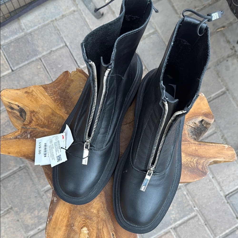 Stylish Black Ankle Boots - Picture 5 of 5